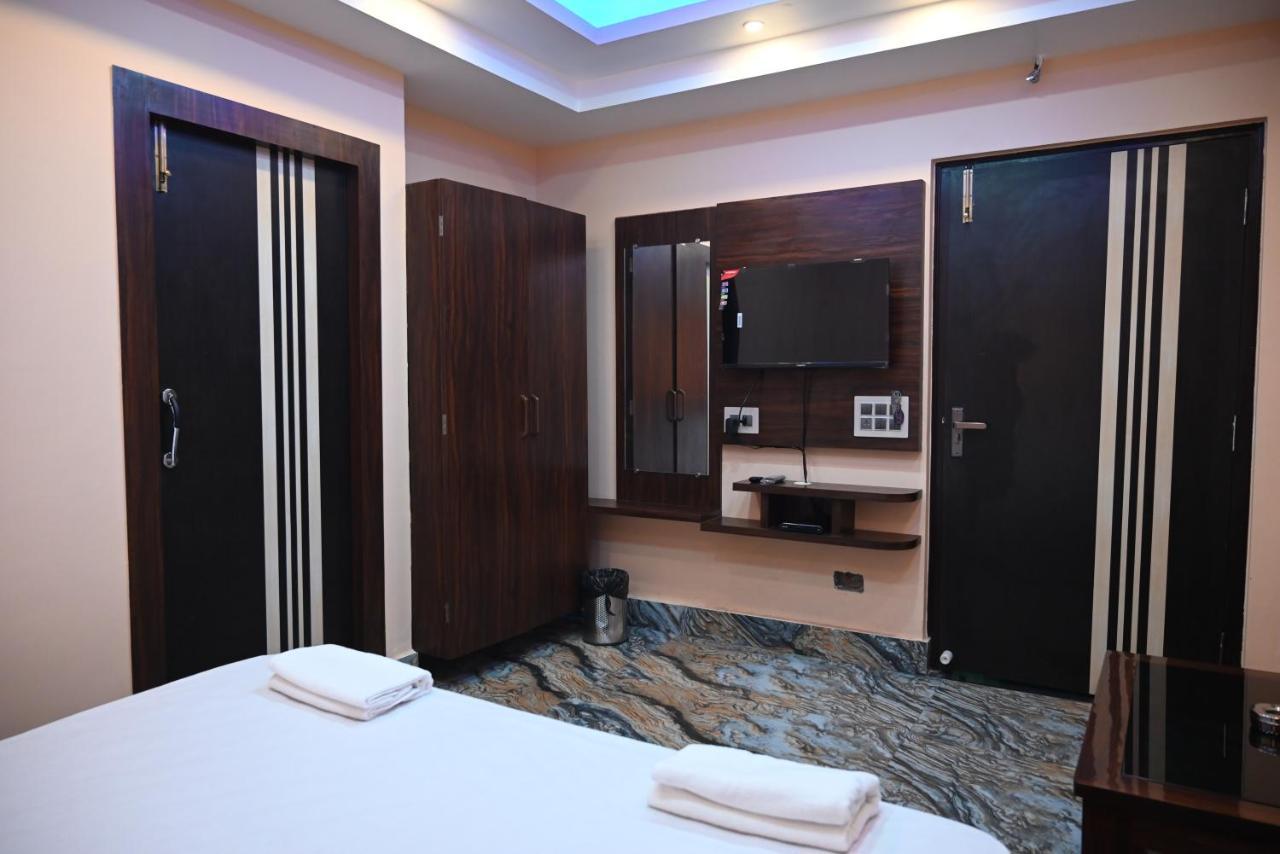 Oyo Hotel Tulusi Inn 博尔普尔 外观 照片