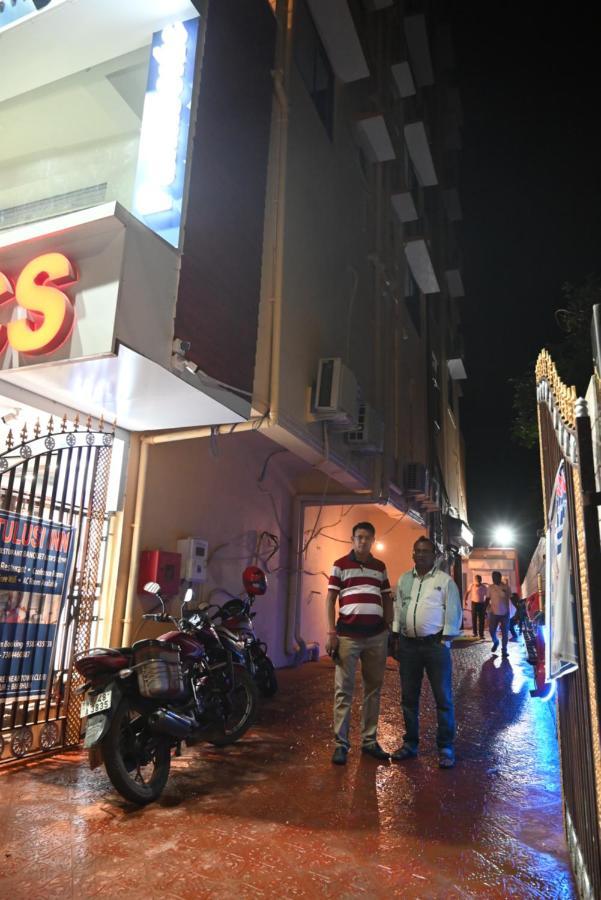 Oyo Hotel Tulusi Inn 博尔普尔 外观 照片